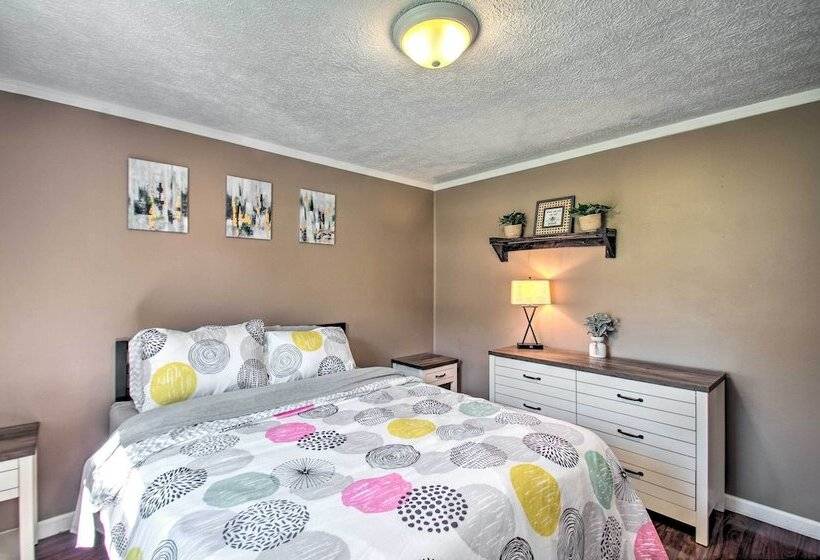 Dog Friendly Fayetteville Home W/ Hot Tub!