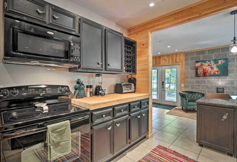 Dog Friendly Home Near Crystal Mtn & Outdoor Rec!