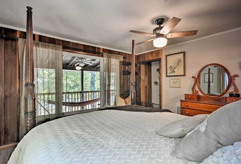 Dog Friendly Home Near Crystal Mtn & Outdoor Rec!