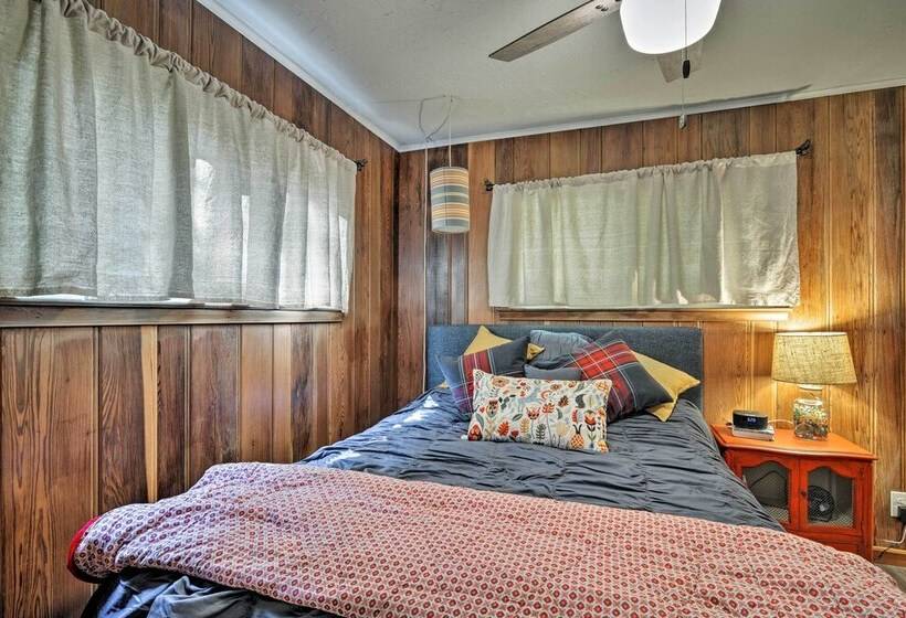 Dog Friendly Home Near Crystal Mtn & Outdoor Rec!