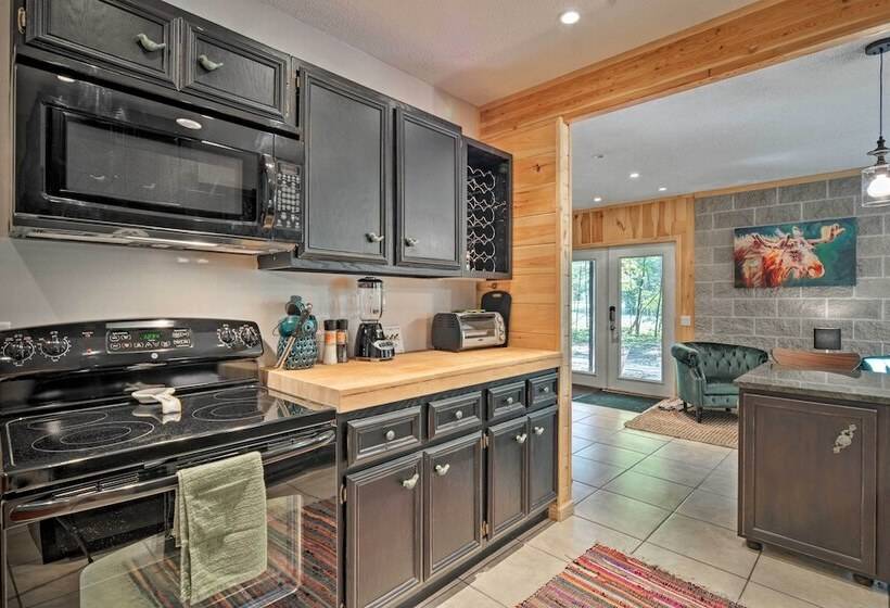 Dog Friendly Home Near Crystal Mtn & Outdoor Rec!