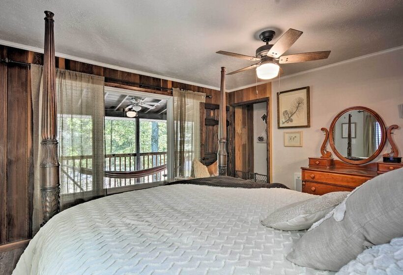 Dog Friendly Home Near Crystal Mtn & Outdoor Rec!