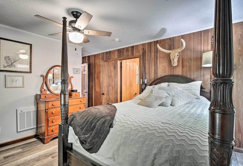 Dog Friendly Home Near Crystal Mtn & Outdoor Rec!