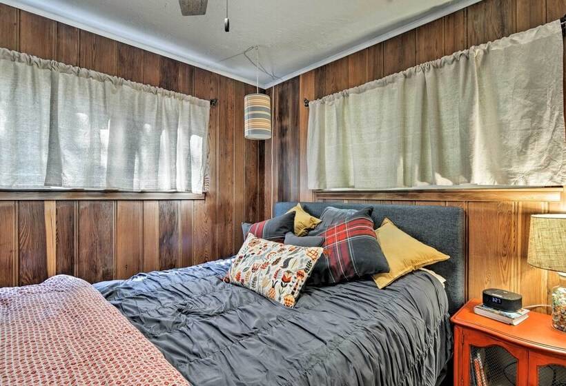 Dog Friendly Home Near Crystal Mtn & Outdoor Rec!