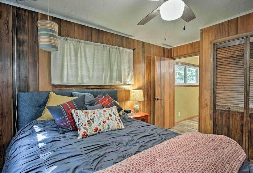 Dog Friendly Home Near Crystal Mtn & Outdoor Rec!