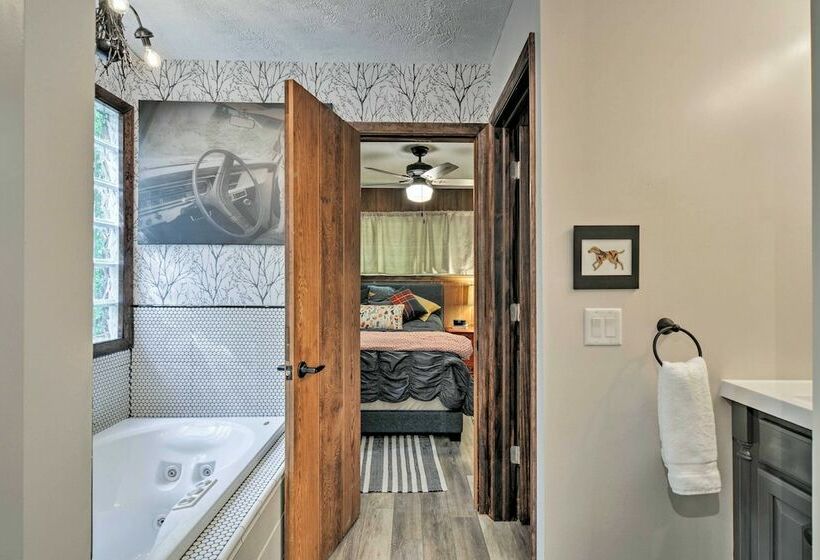 Dog Friendly Home Near Crystal Mtn & Outdoor Rec!