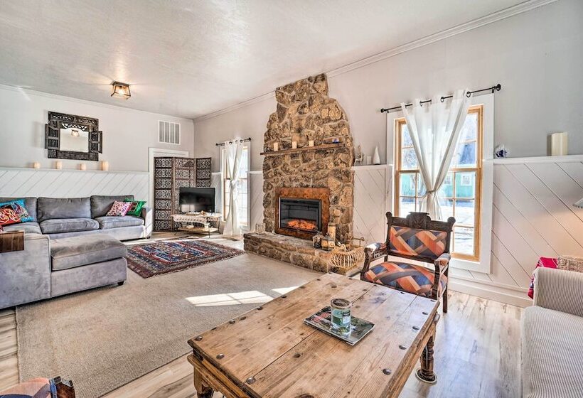 Dolorable  Home W/ Yard,   Walk To River!