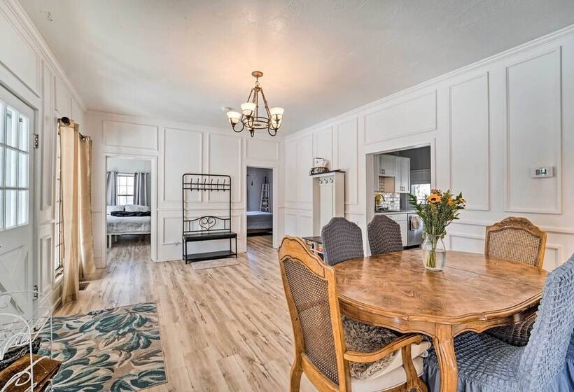 Dolorable  Home W/ Yard,   Walk To River!