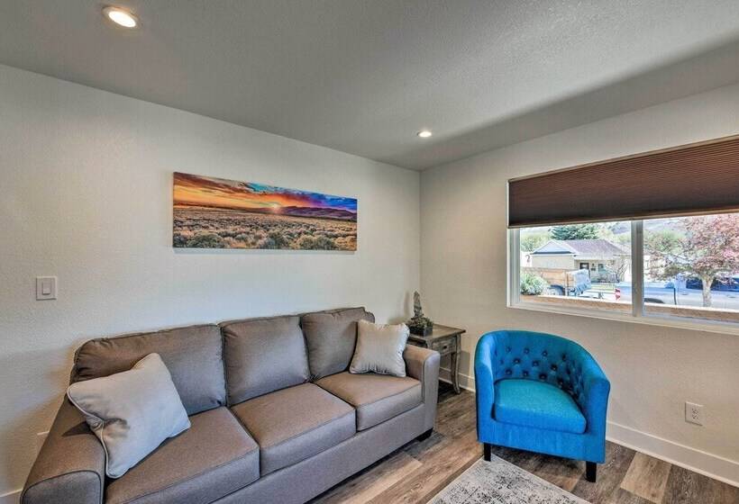 Downtown Home W/large Yard, 21 Mi To Monarch!