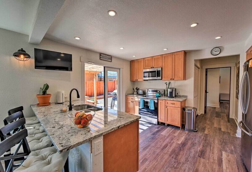 Downtown Home W/large Yard, 21 Mi To Monarch!