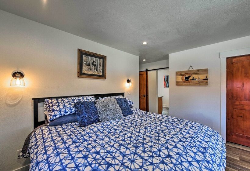 Downtown Home W/large Yard, 21 Mi To Monarch!