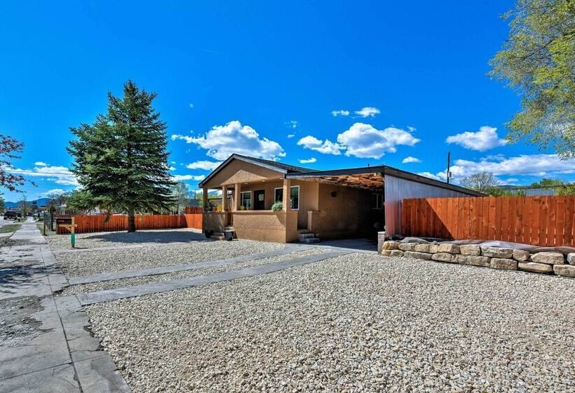 Downtown Home W/large Yard, 21 Mi To Monarch!