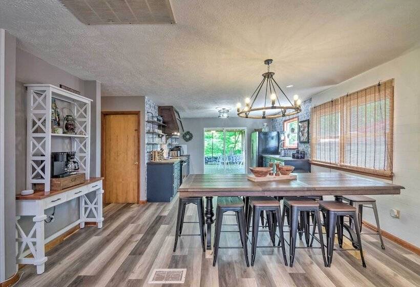 Lake Cumberland Eclectic Retreat: Fire Pit + Views