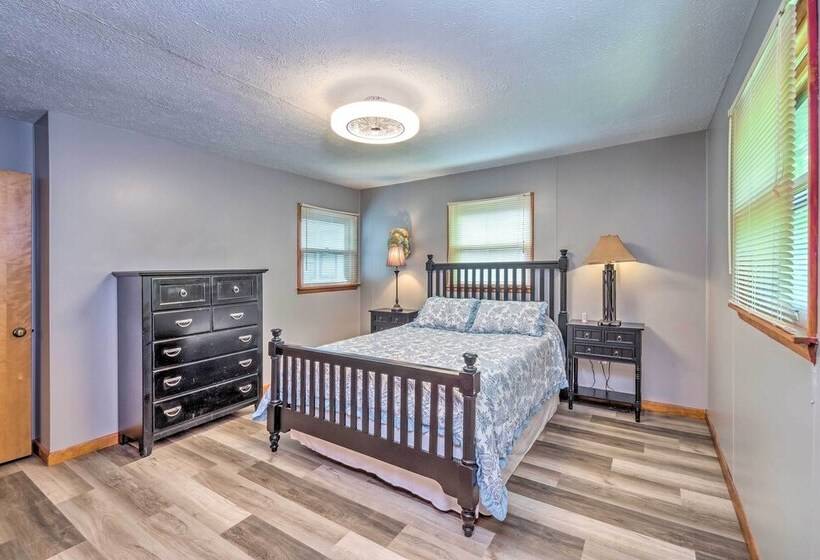 Lake Cumberland Eclectic Retreat: Fire Pit + Views