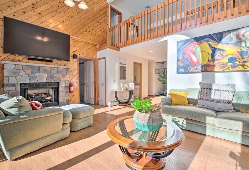 Fire Pit & Bbq: Elegant Split Rock Resort Getaway!