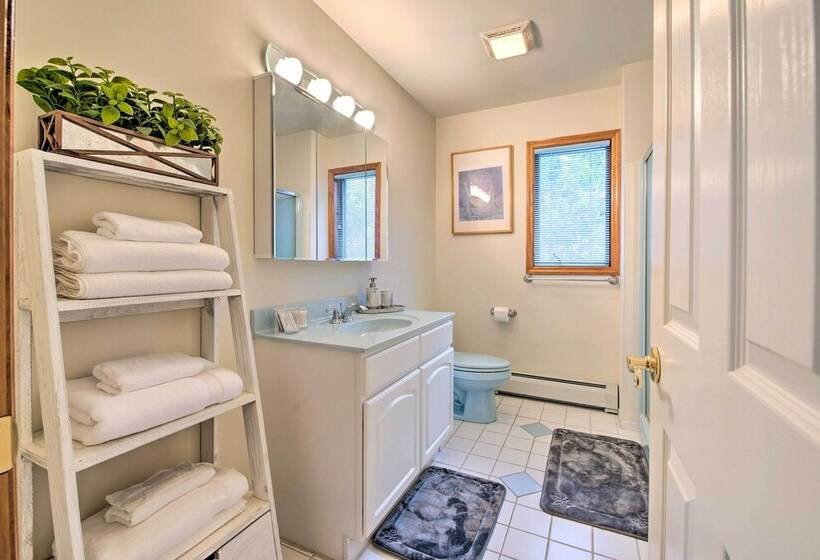 Fire Pit & Bbq: Elegant Split Rock Resort Getaway!