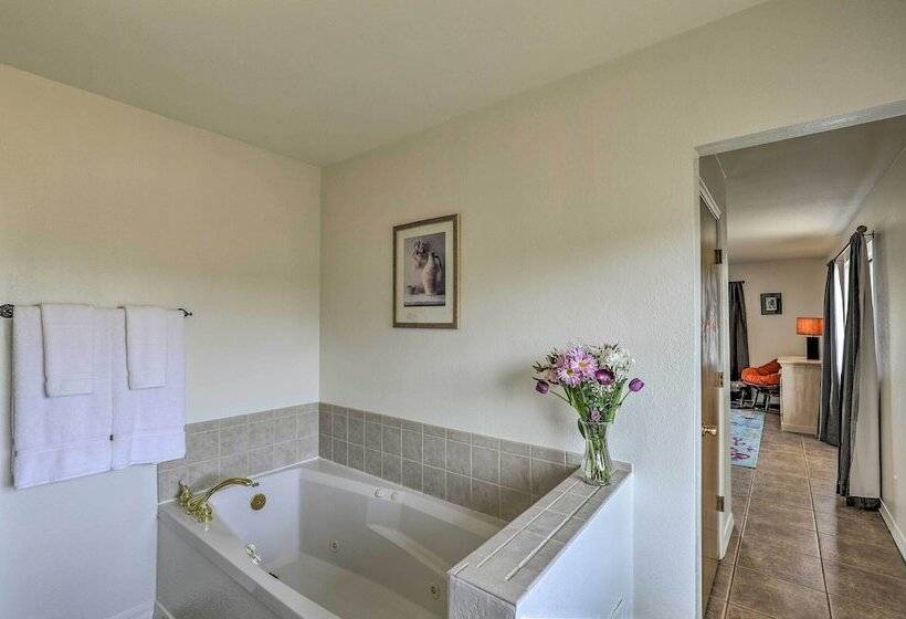 Elgin Home W/ Mountain Views ~ 3 Miles To Wineries