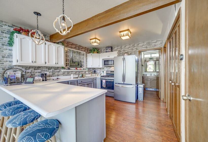 Munds Park Cabin: A/c, Grill, & Fire Pit!