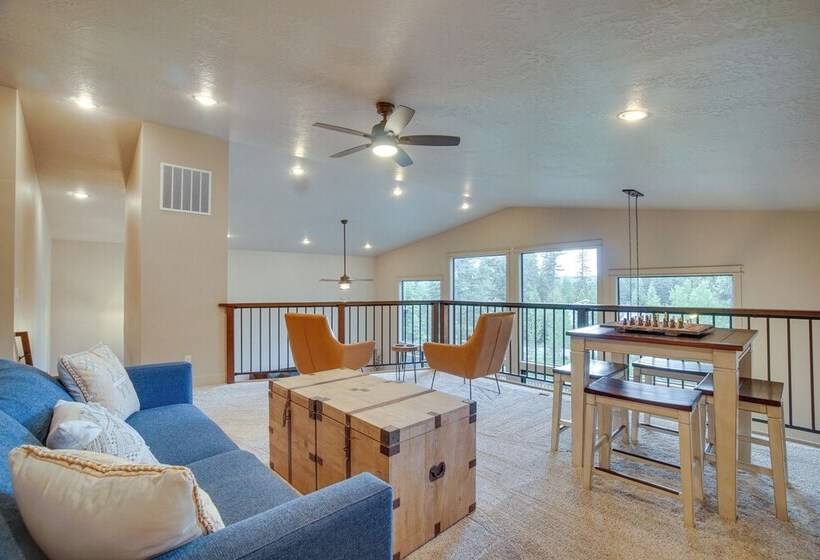 Family Friendly Cabin: Sled Hill & Hot Tub Access