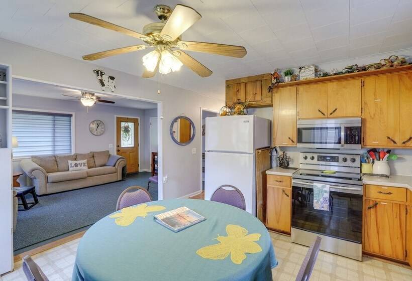 Tumbling Shoals Home W/ Private Yard + Grill!