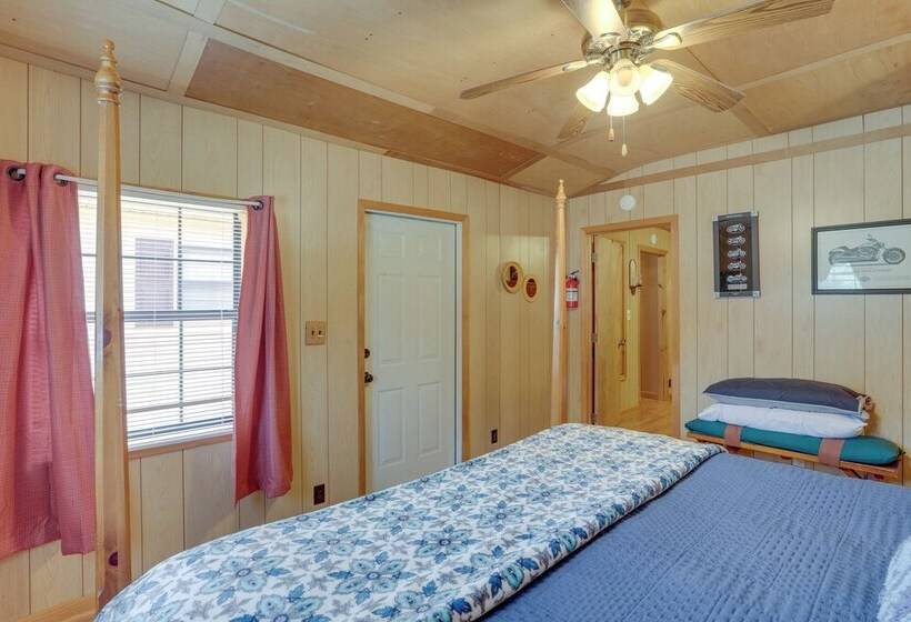 Tumbling Shoals Home W/ Private Yard + Grill!