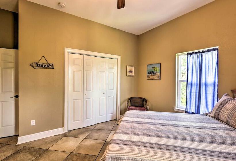 Family Friendly Waterfront Oasis: 7 Miles To Beach