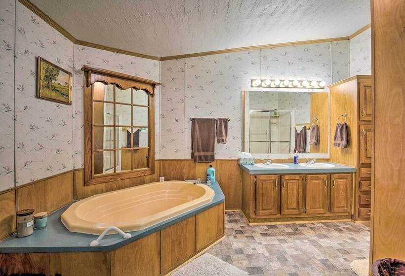 Cedar Creek Lake Access: Retreat W/ Deck