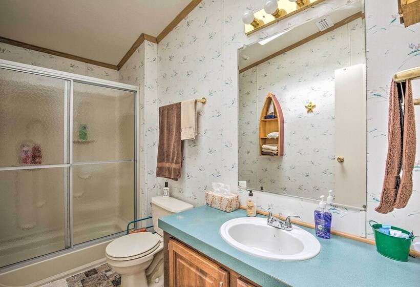 Cedar Creek Lake Access: Retreat W/ Deck