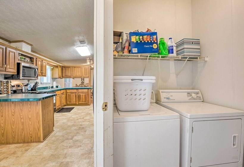 Cedar Creek Lake Access: Retreat W/ Deck