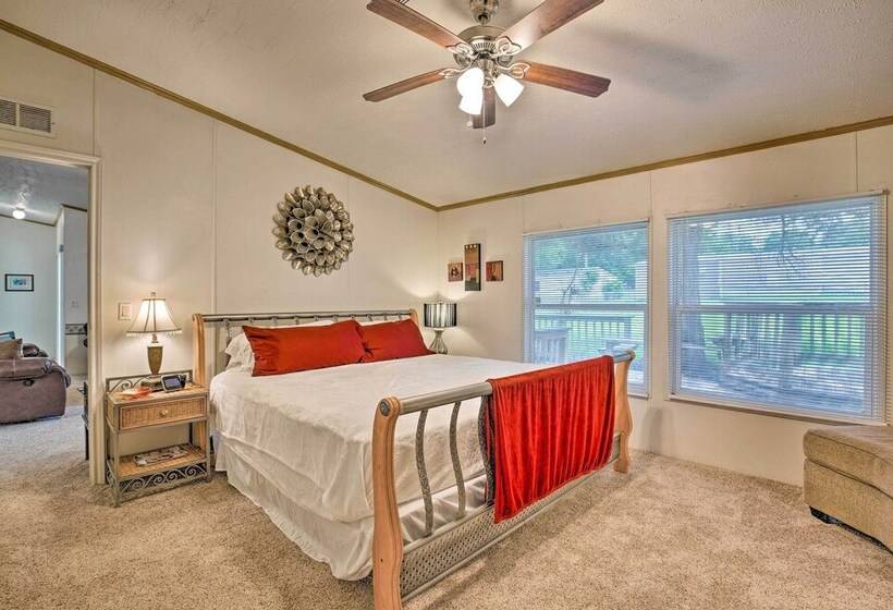 Cedar Creek Lake Access: Retreat W/ Deck