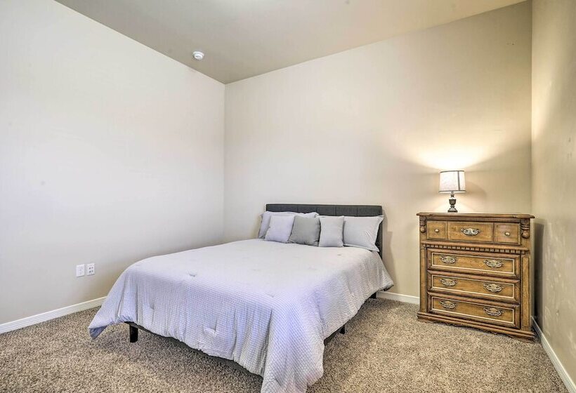 Family Retreat: 2 Blocks To Sonoma Golf Club!