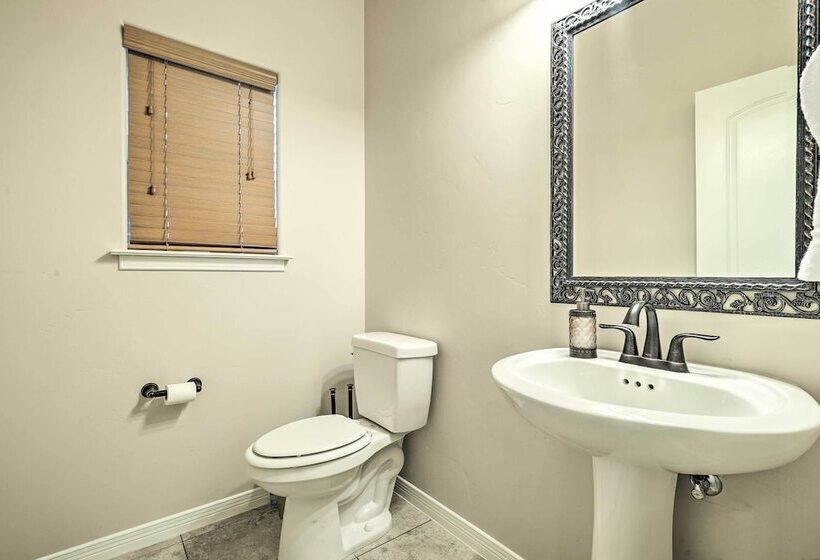 Family Retreat: 2 Blocks To Sonoma Golf Club!