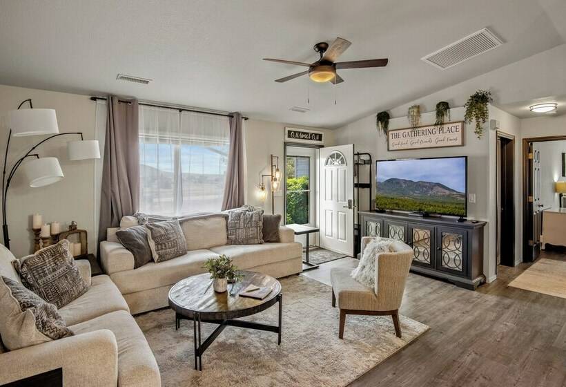 Flagstaff Retreat W/ Game Room & Acreage