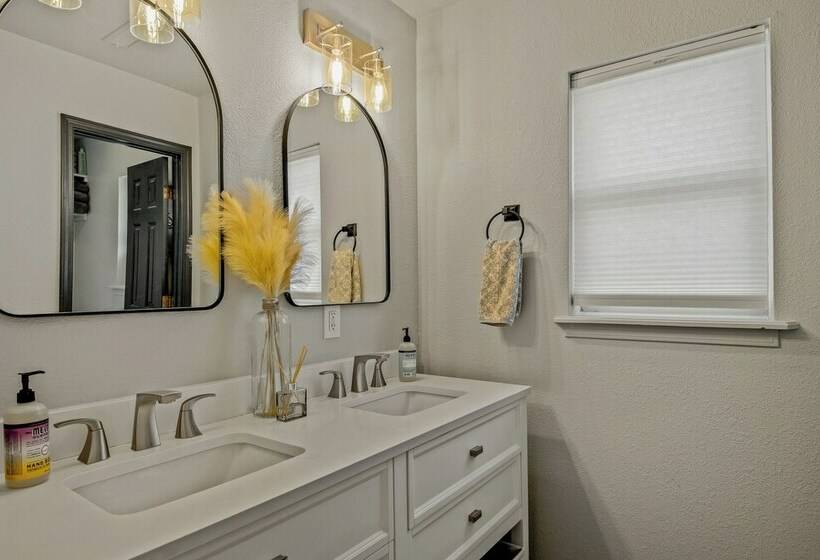 Flagstaff Retreat W/ Game Room & Acreage