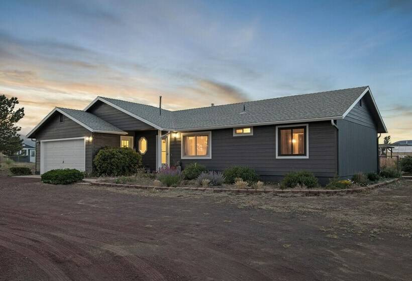 Flagstaff Retreat W/ Game Room & Acreage