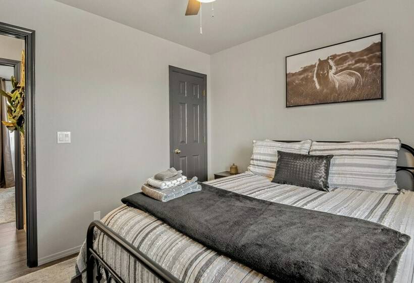 Flagstaff Retreat W/ Game Room & Acreage