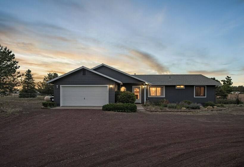 Flagstaff Retreat W/ Game Room & Acreage