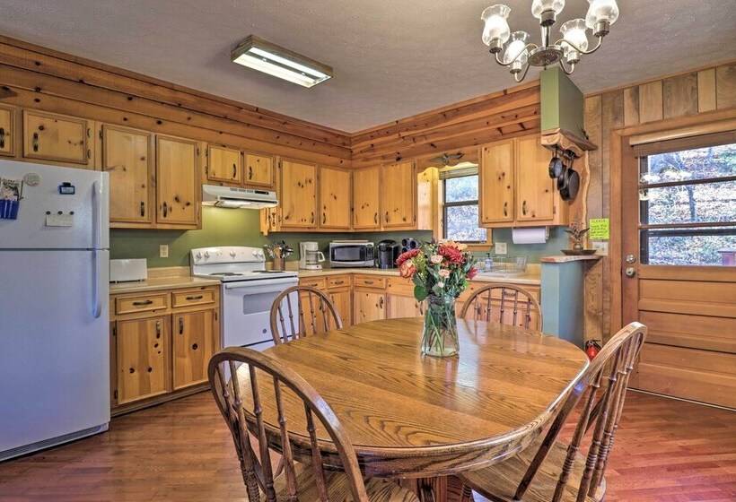 Franklin Family Home W/ 2 Decks & Fire Pit!