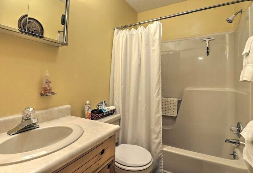 Franklin Family Home W/ 2 Decks & Fire Pit!