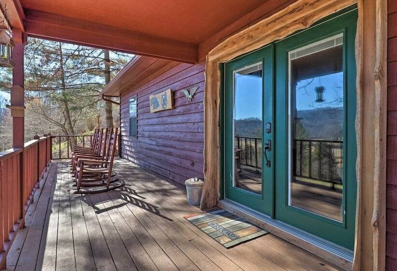 Franklin Family Home W/ 2 Decks & Fire Pit!