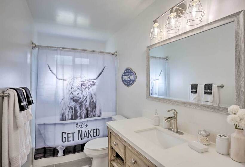 Gateway To Yosemite Home: Chic Oakhurst Oasis