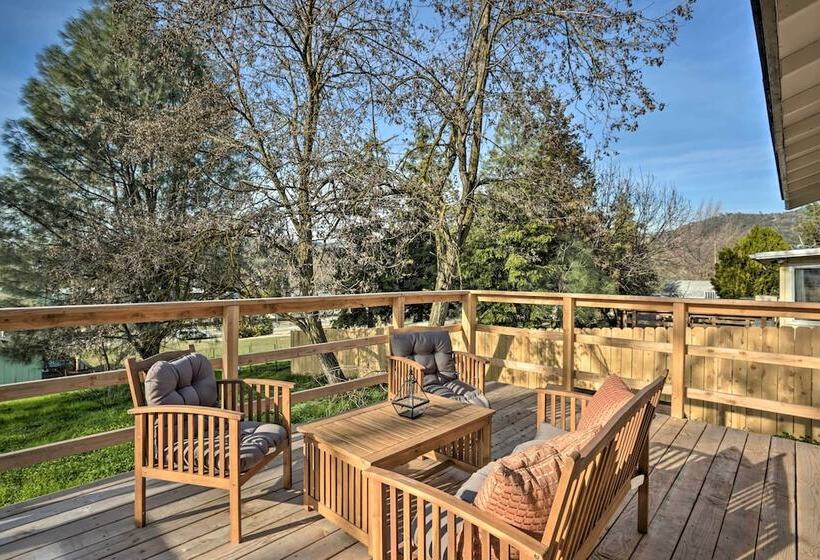 Gateway To Yosemite Home: Chic Oakhurst Oasis