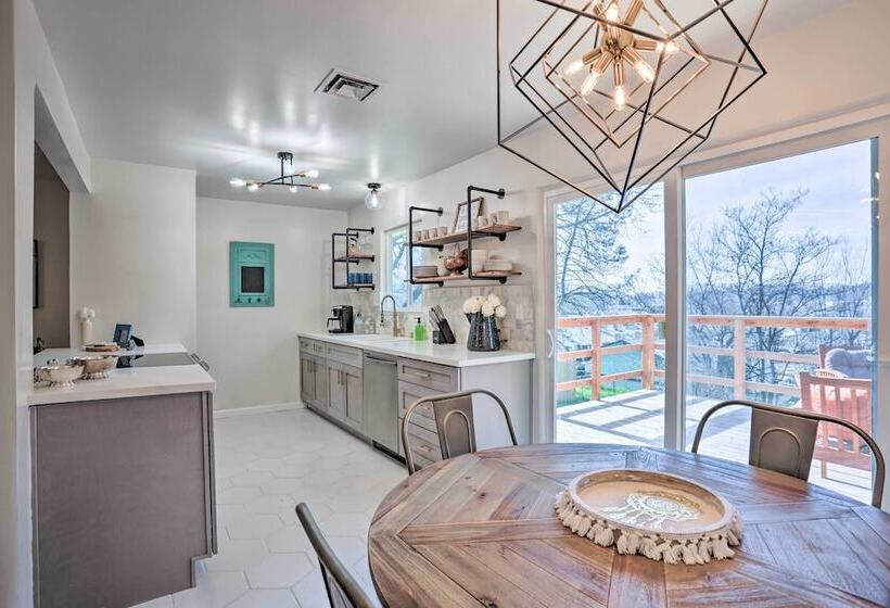 Gateway To Yosemite Home: Chic Oakhurst Oasis