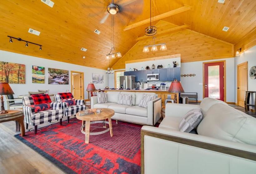 Gatlinburg Overlook W/ Hot Tub + Game Room!