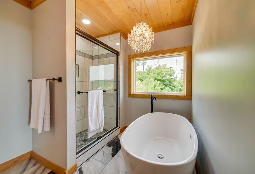 Gatlinburg Overlook W/ Hot Tub + Game Room!