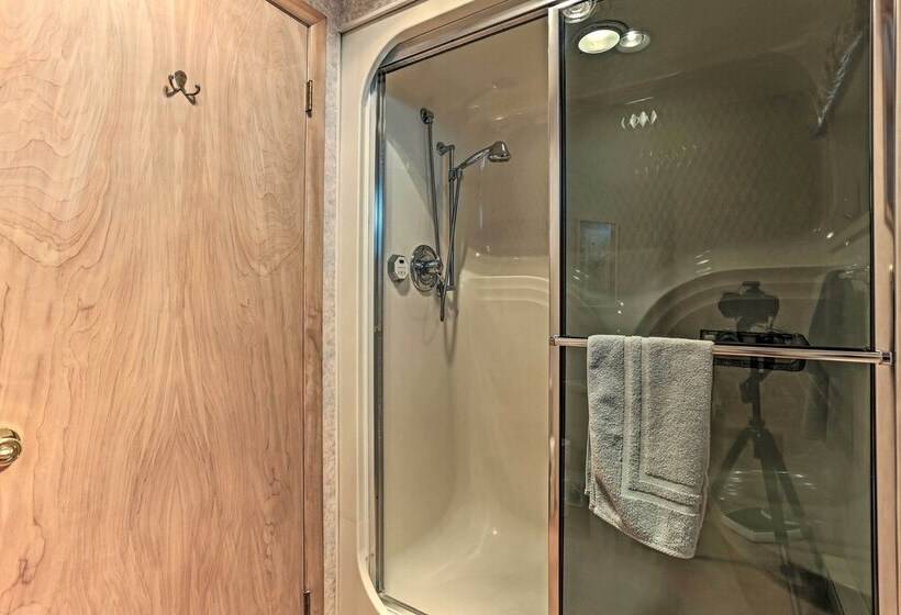 Airy Lake Ariel Home W/ Private Dock + Kayaks!