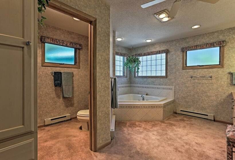 Airy Lake Ariel Home W/ Private Dock + Kayaks!