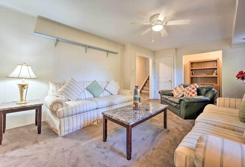 Granger  Hedge House  W/ Sunroom & Yard Games