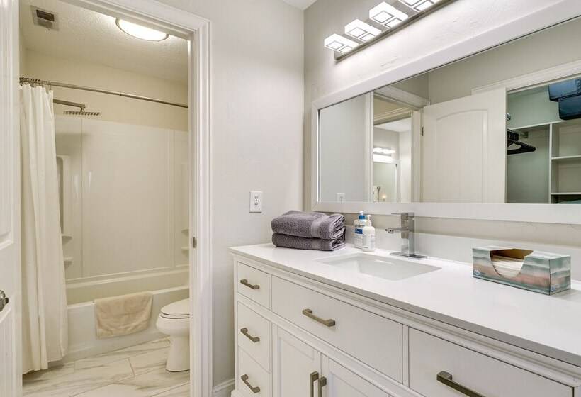 Great Salt Lake House: 5,000 Sq Ft, Mtn Views!