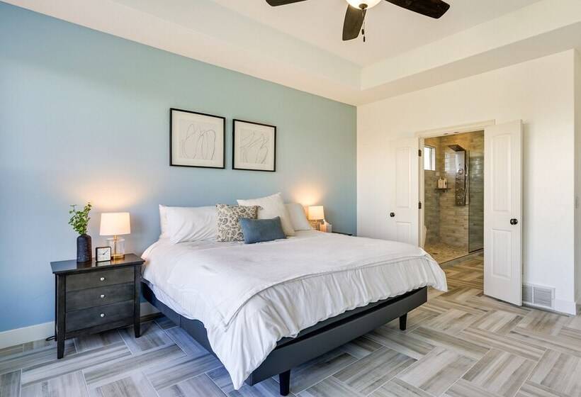 Great Salt Lake House: 5,000 Sq Ft, Mtn Views!